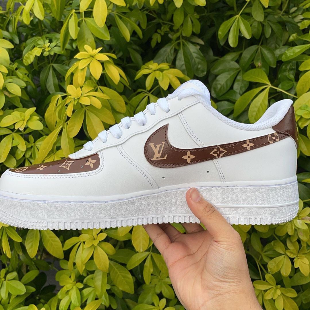 Cusotm LV Air Force 1’s