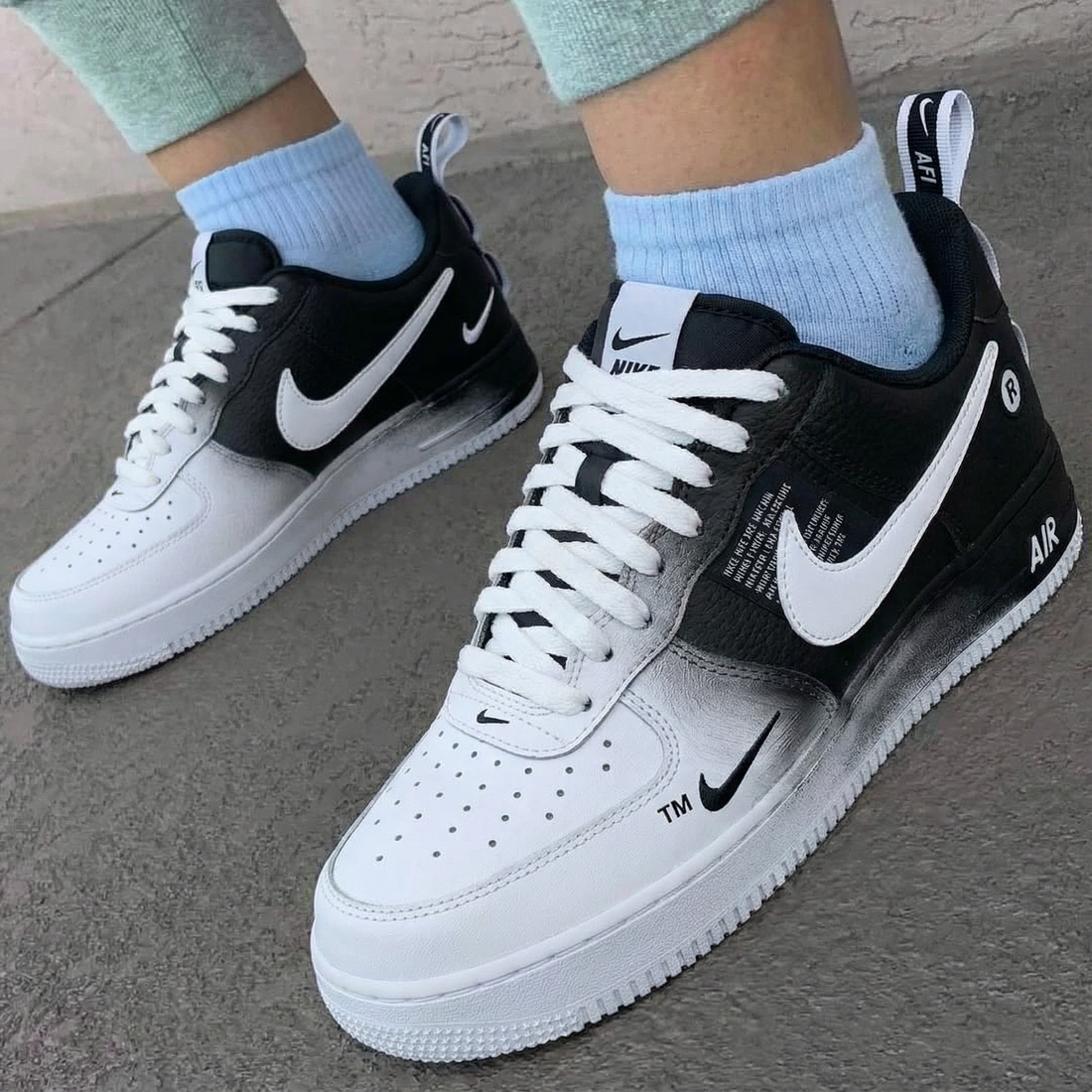 Custom AF 1s Shoes Gradient Black White