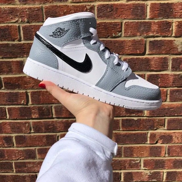 LIGHT GREY AIR JORDAN 1 CUSTOM