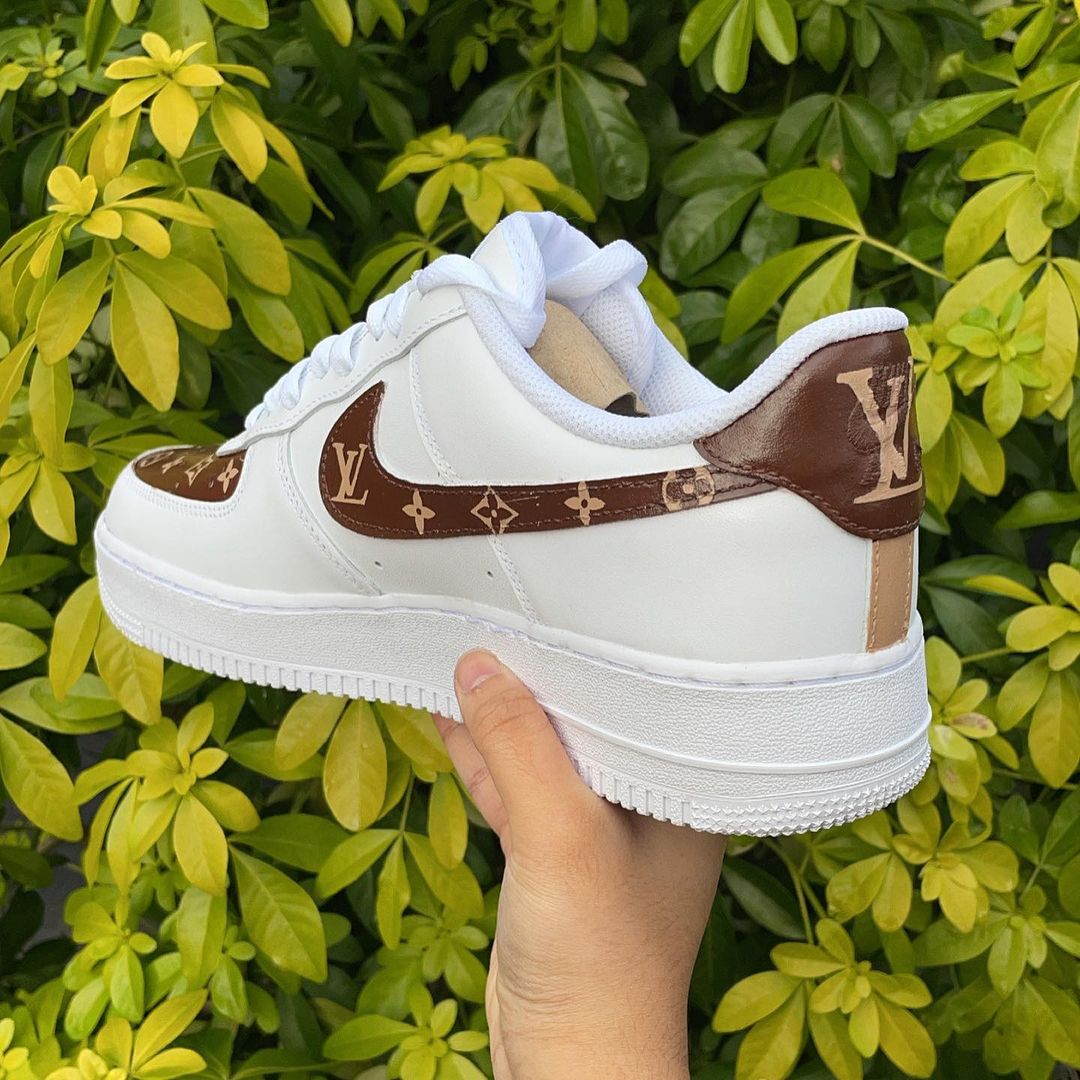 Cusotm LV Air Force 1’s